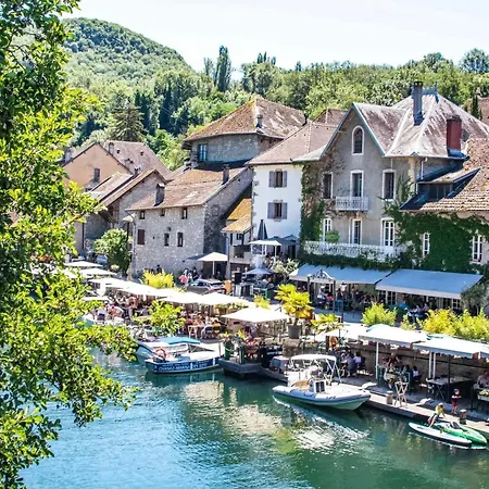 Le Doux Nid Nocleg ze śniadaniem Chanaz